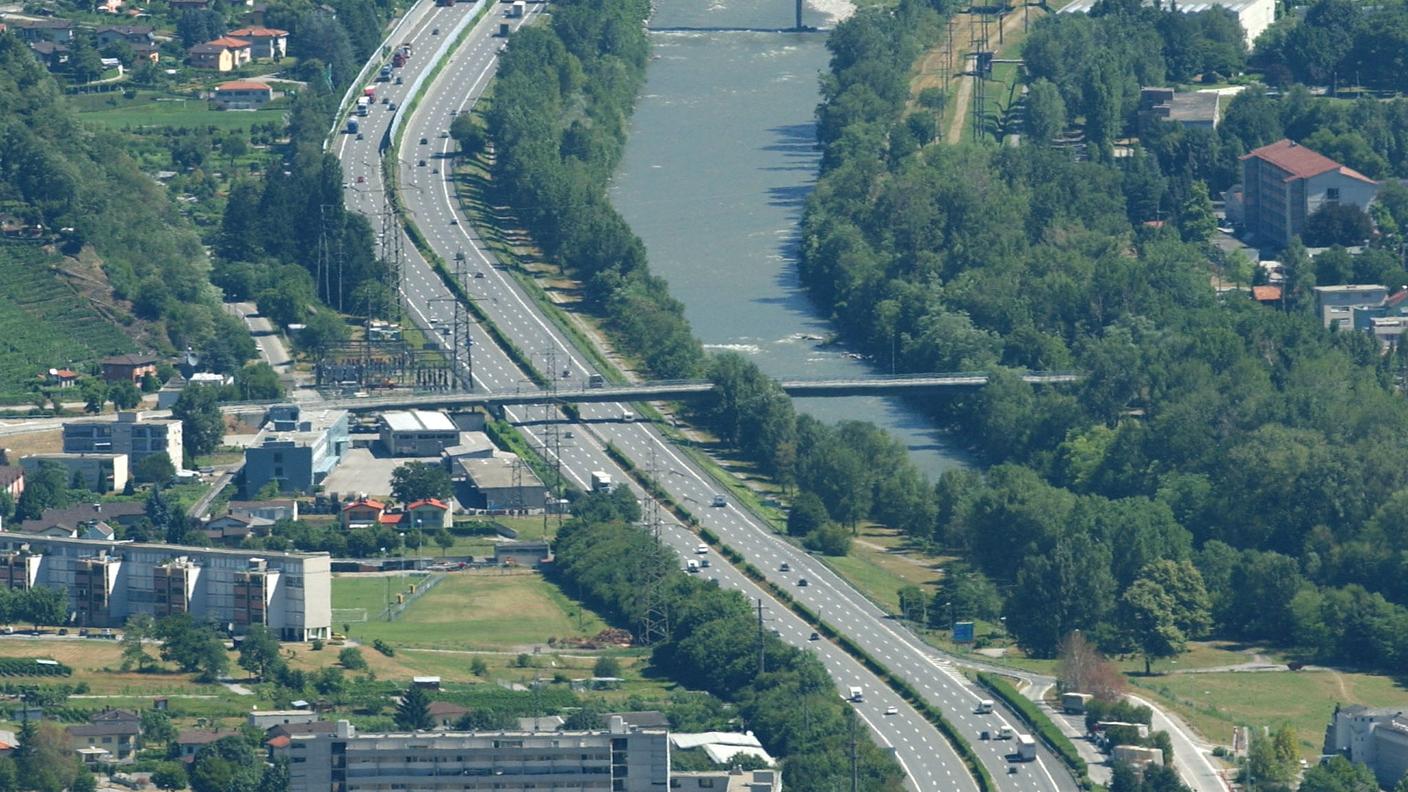 La A2 a Bellinzona vista dall'alto