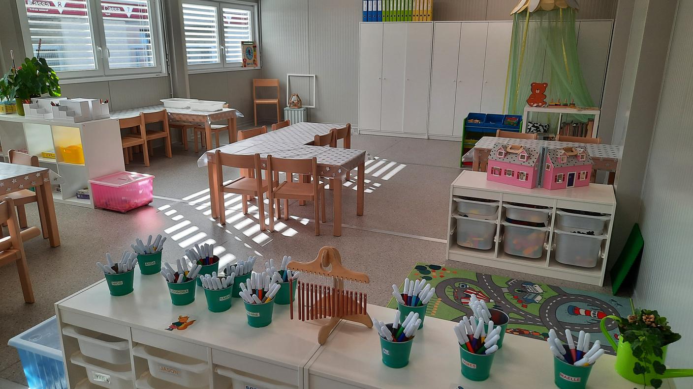 L'interno di uno dei prefabbricati allestiti per la scuola dell'infanzia