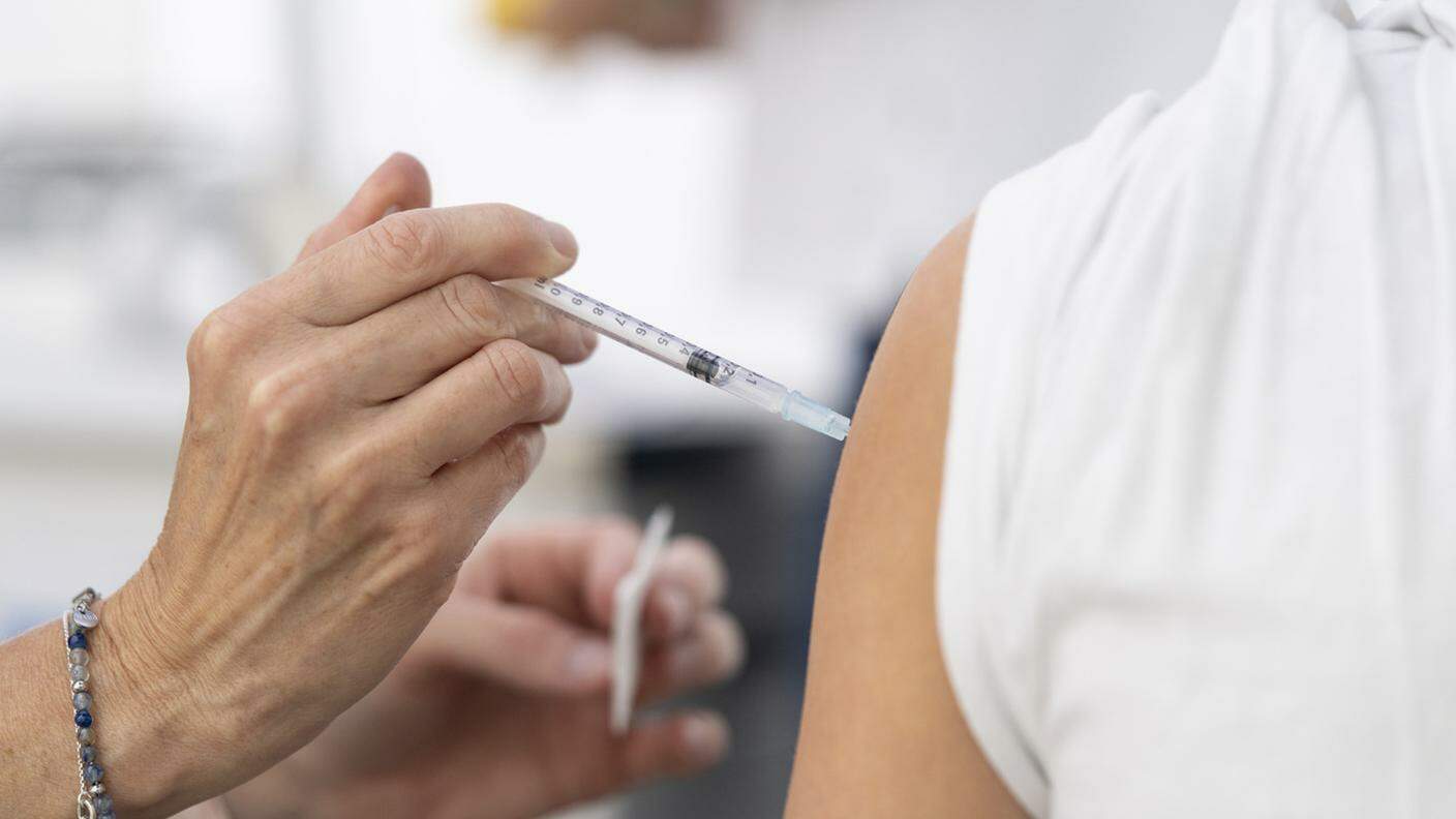 "L'unica controindicazione alla vaccinazione, al giorno d'oggi, è un'allergia severa al vaccino o a uno di questi componenti", afferma il presidente dell'Ordine dei farmacisti Federico Tamò