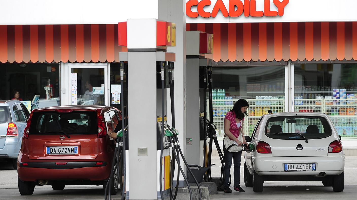 distributore di benzina ti.jpg