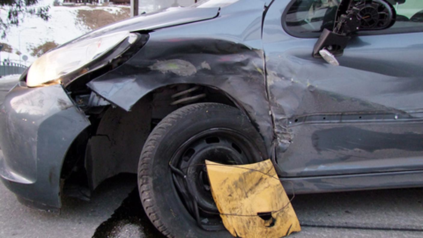 auto 1 incidente a davos 131213 kapogr.jpg