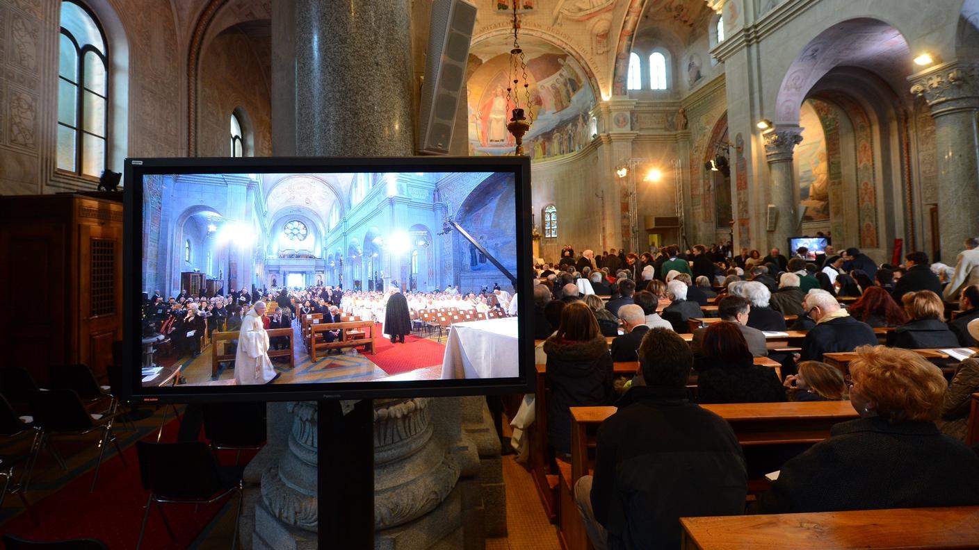 La basilica del Sacro Cuore, già stipata di fedeli