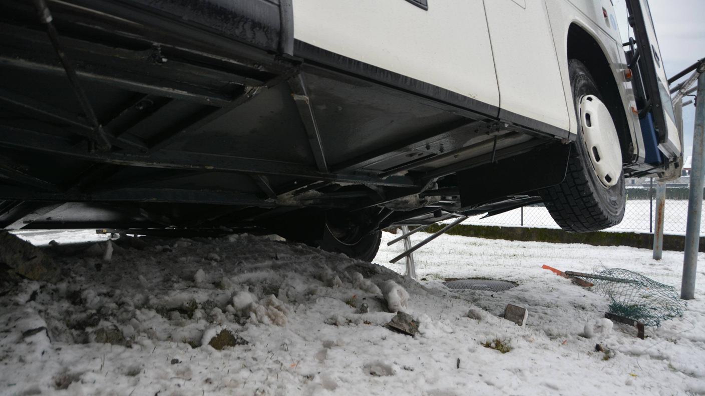 incidente bus moleno 06 FVR 20.12.2013.jpg