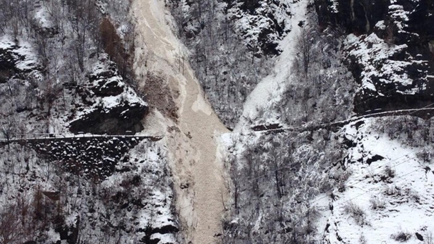 Una strada interrotta dalla neve in Valle di Blenio