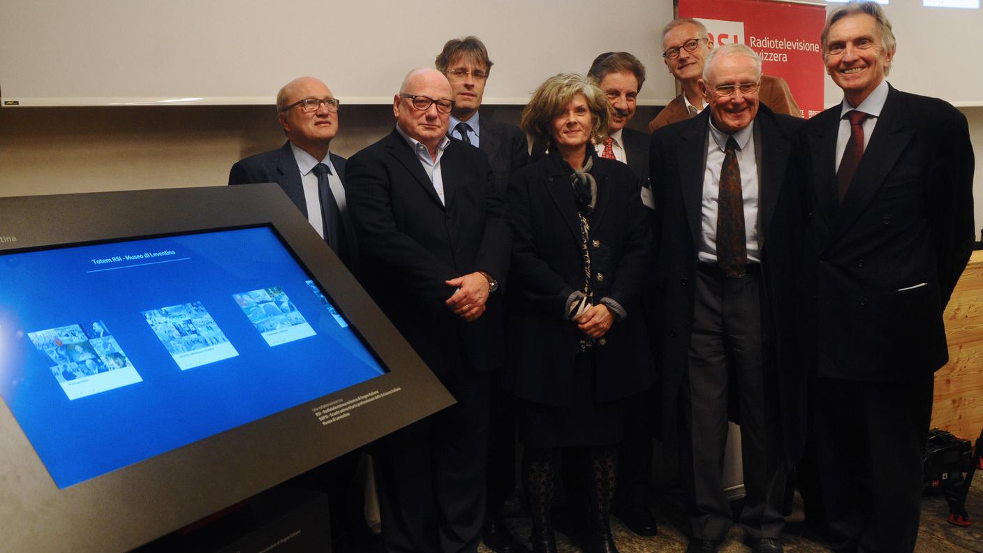 Totema Gruppo con Cotti.jpg