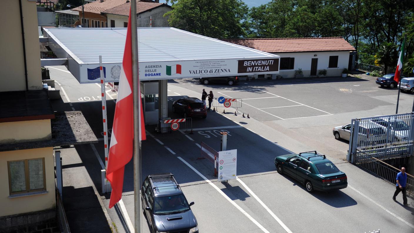 La dogana di Zenna, sulla strada che dal Gambarogno porta a Luino