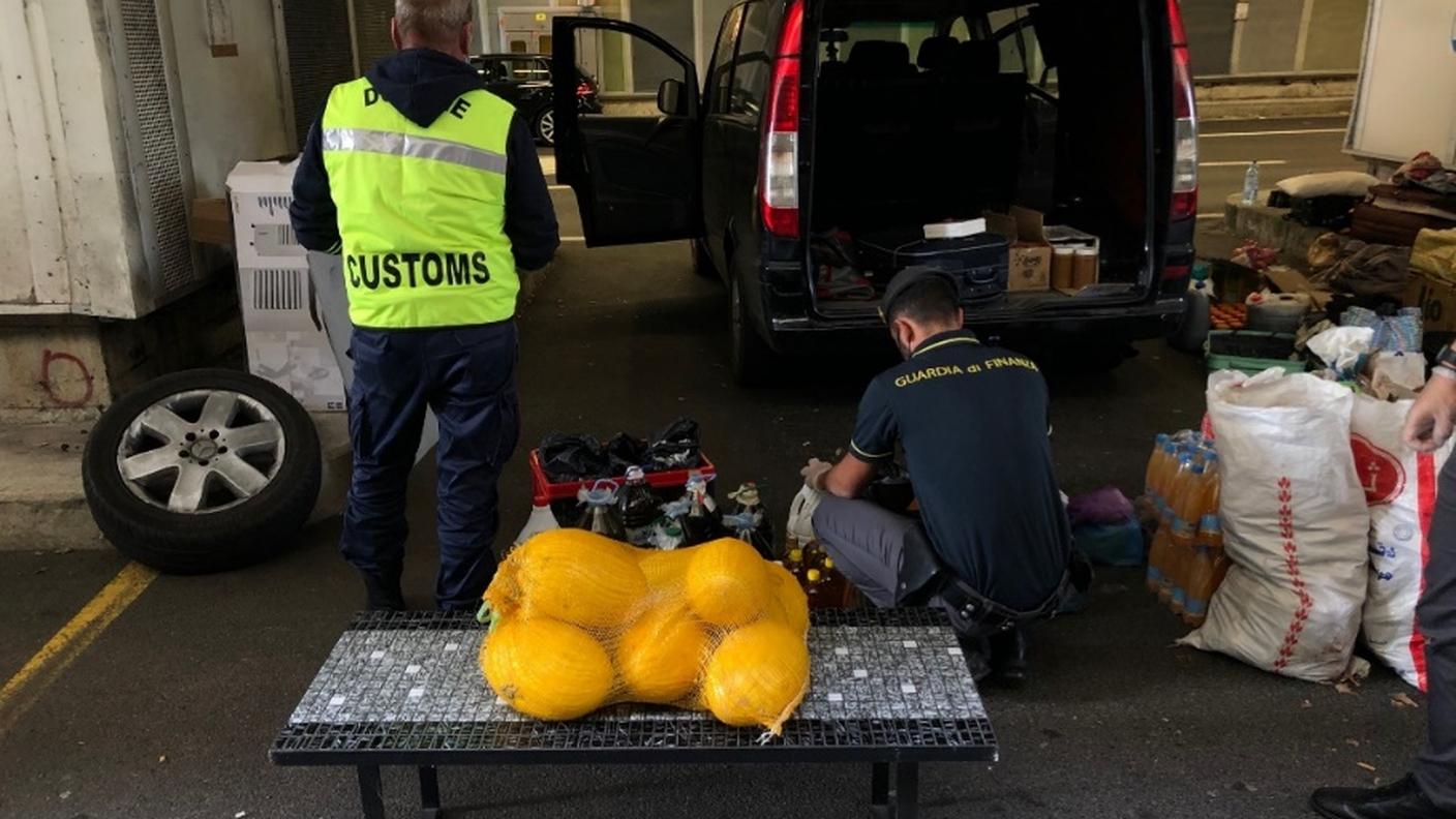 Scoperti alimenti sfusi, privi di informazioni sulla tracciabilità e in cattive condizioni