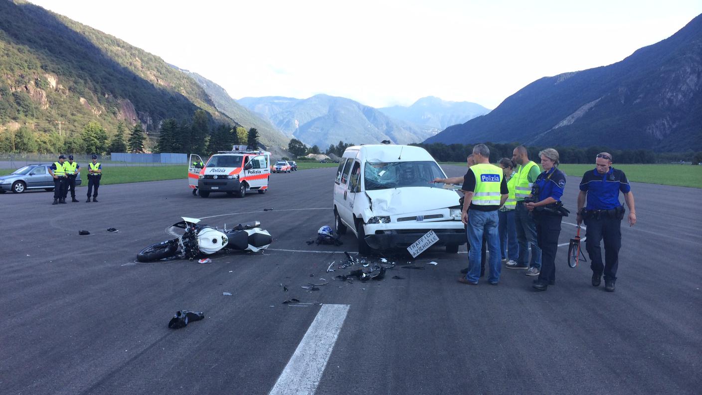 La scena che i soccorritori si sono trovati davanti sulla pista dell'aerodromo di Lodrino il 21 agosto di 7 anni fa