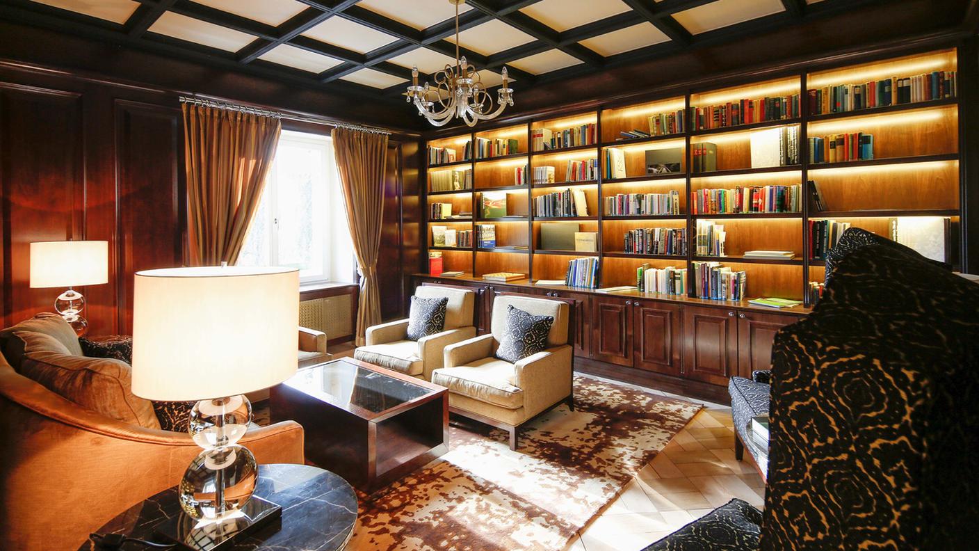 La biblioteca dell'hotel