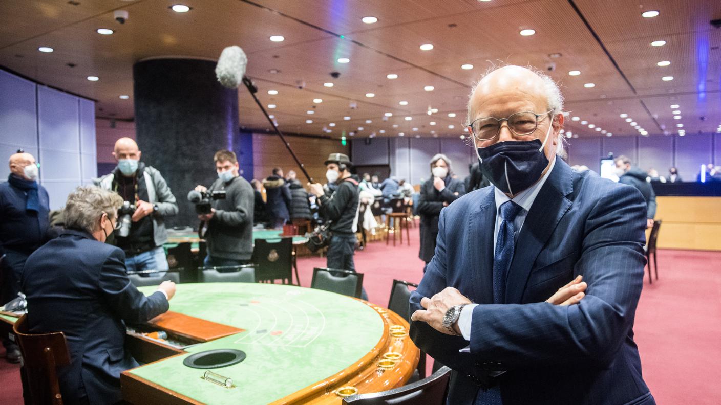 Il sindaco Roberto Canesi accoglie i presenti alla serata inaugurale