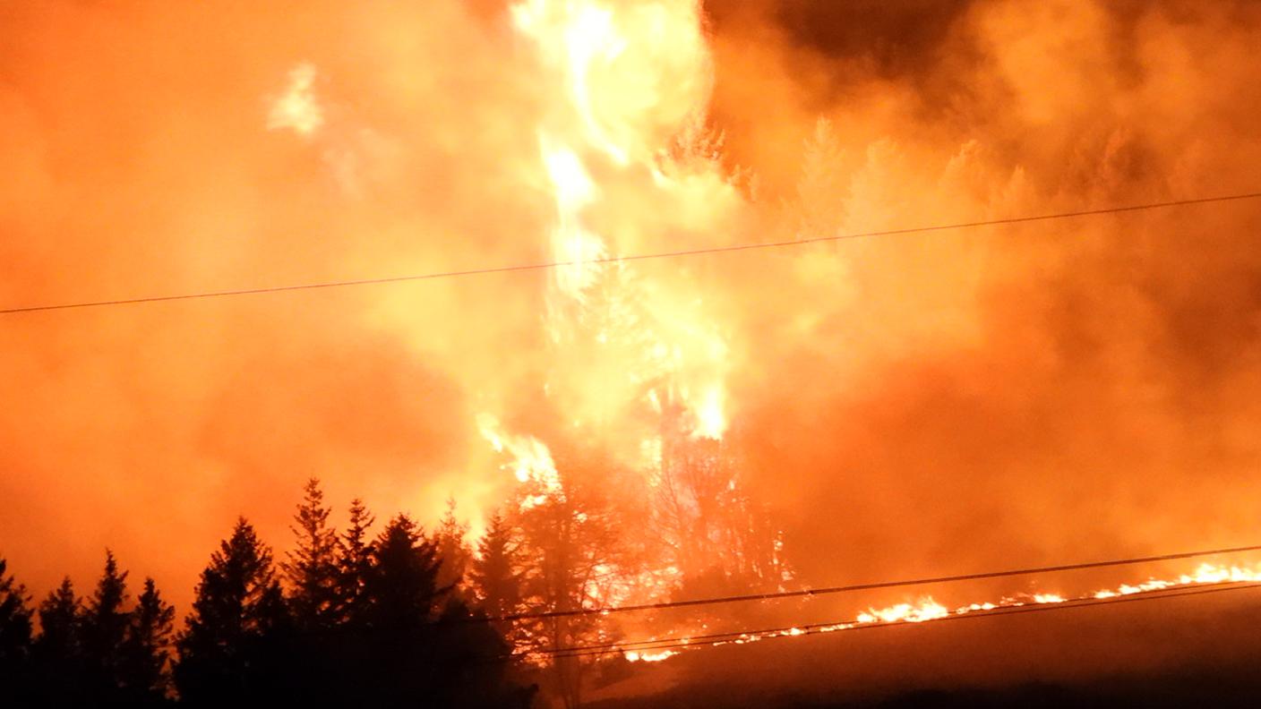 L'incendio si propaga