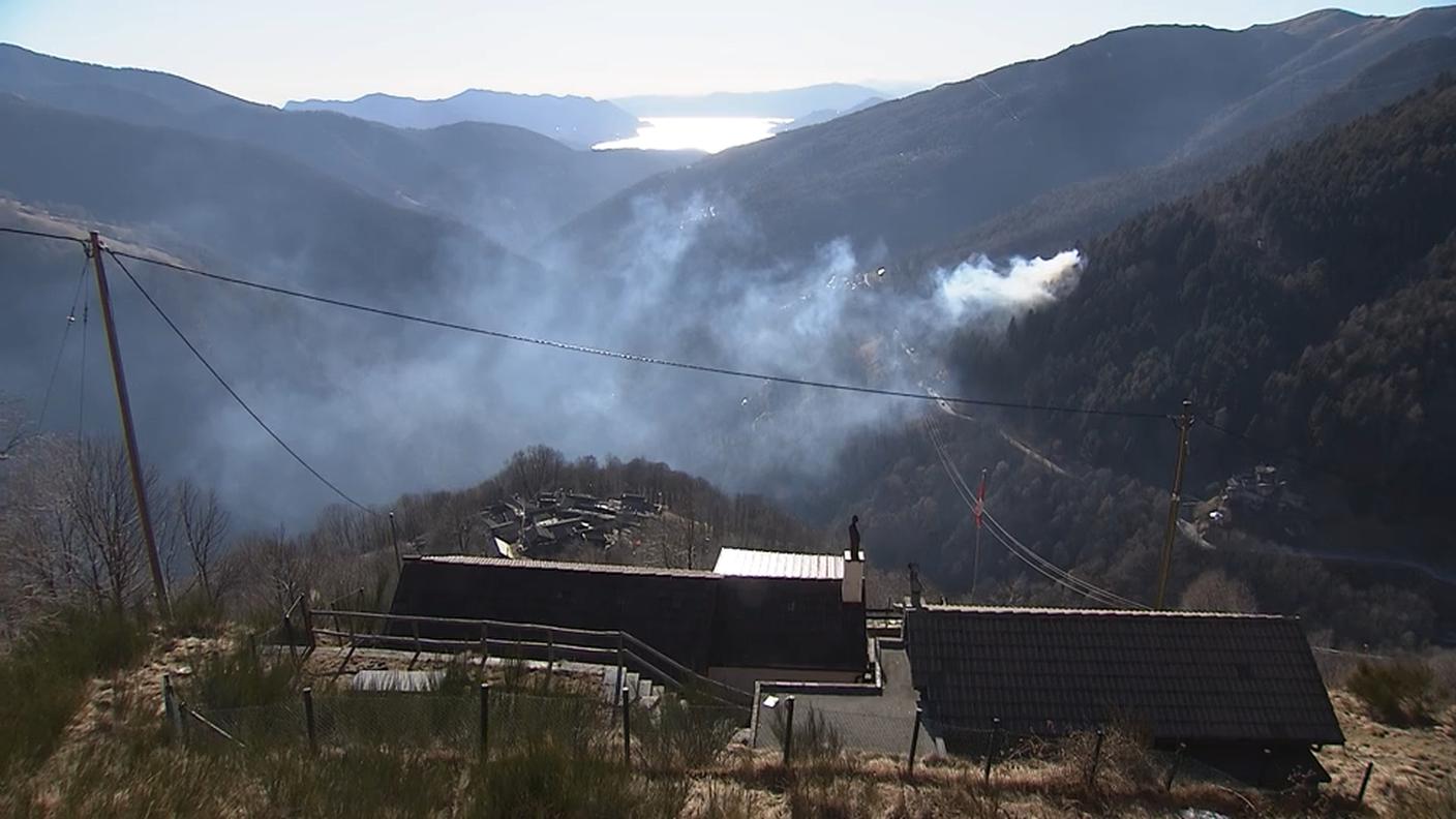 La montagna continua a bruciare