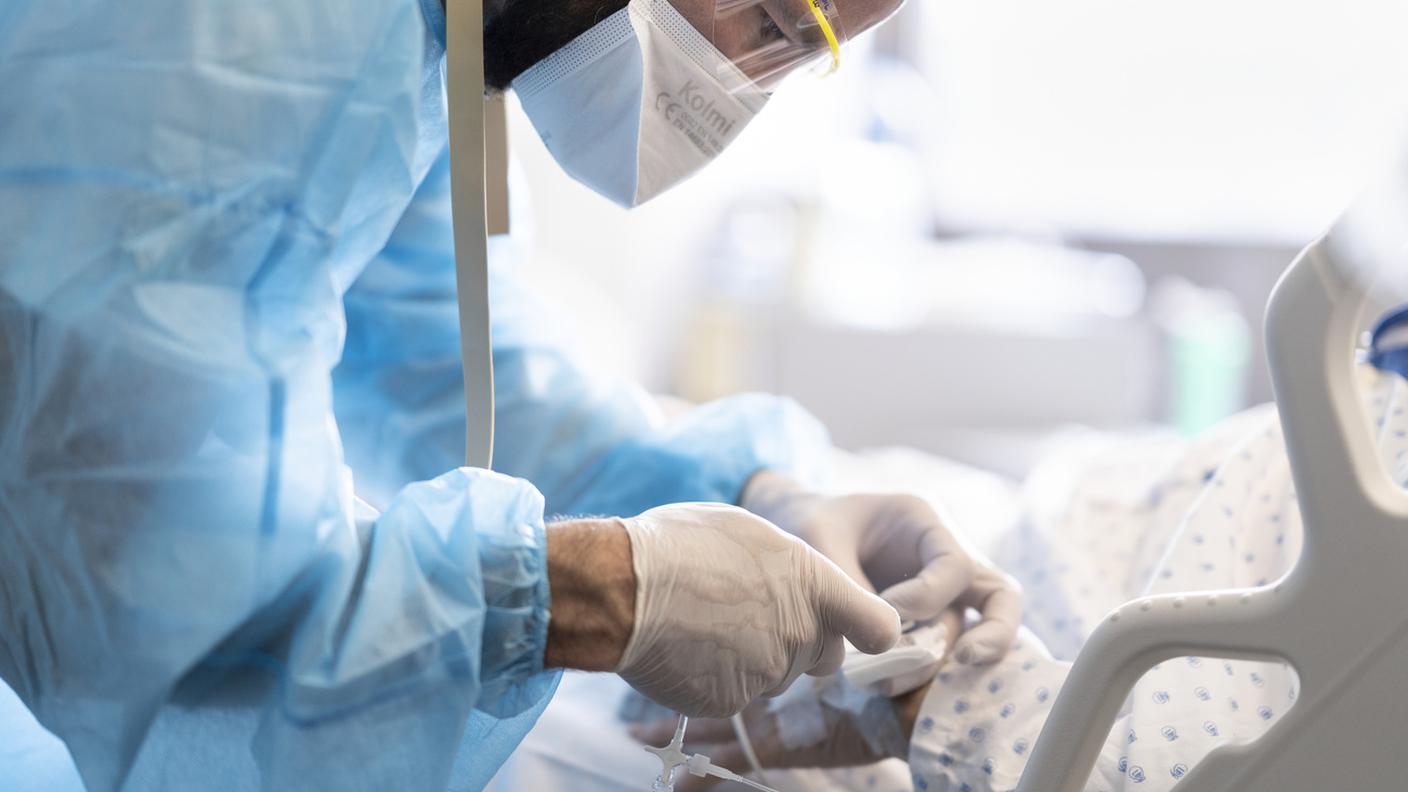 Il numero dei contagi registra un altro calo