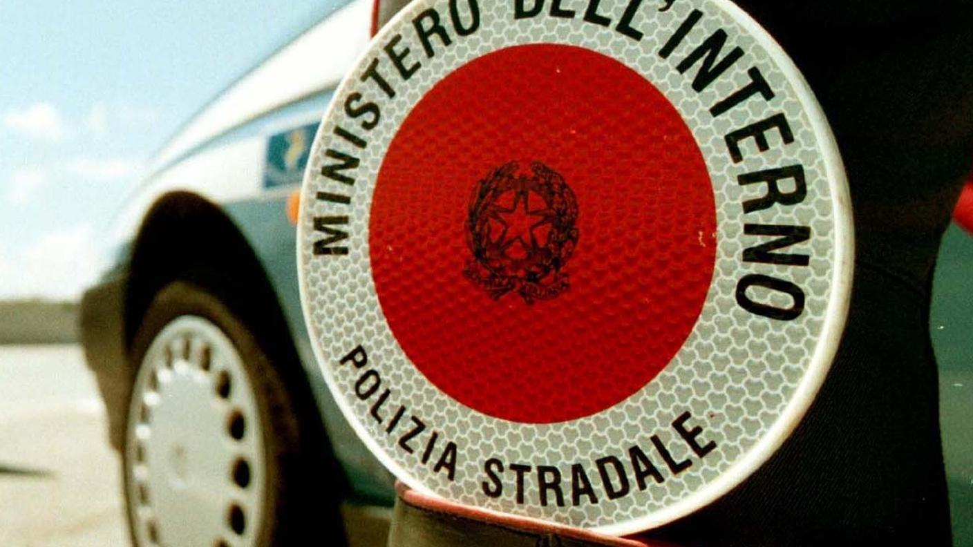 ansa_polizia_stradale.jpg