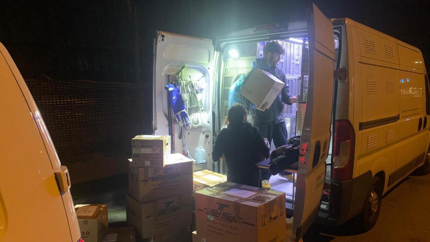 I volontari sono rimasti una settimana sul confine ucraino per consegnare il materiale raccolto