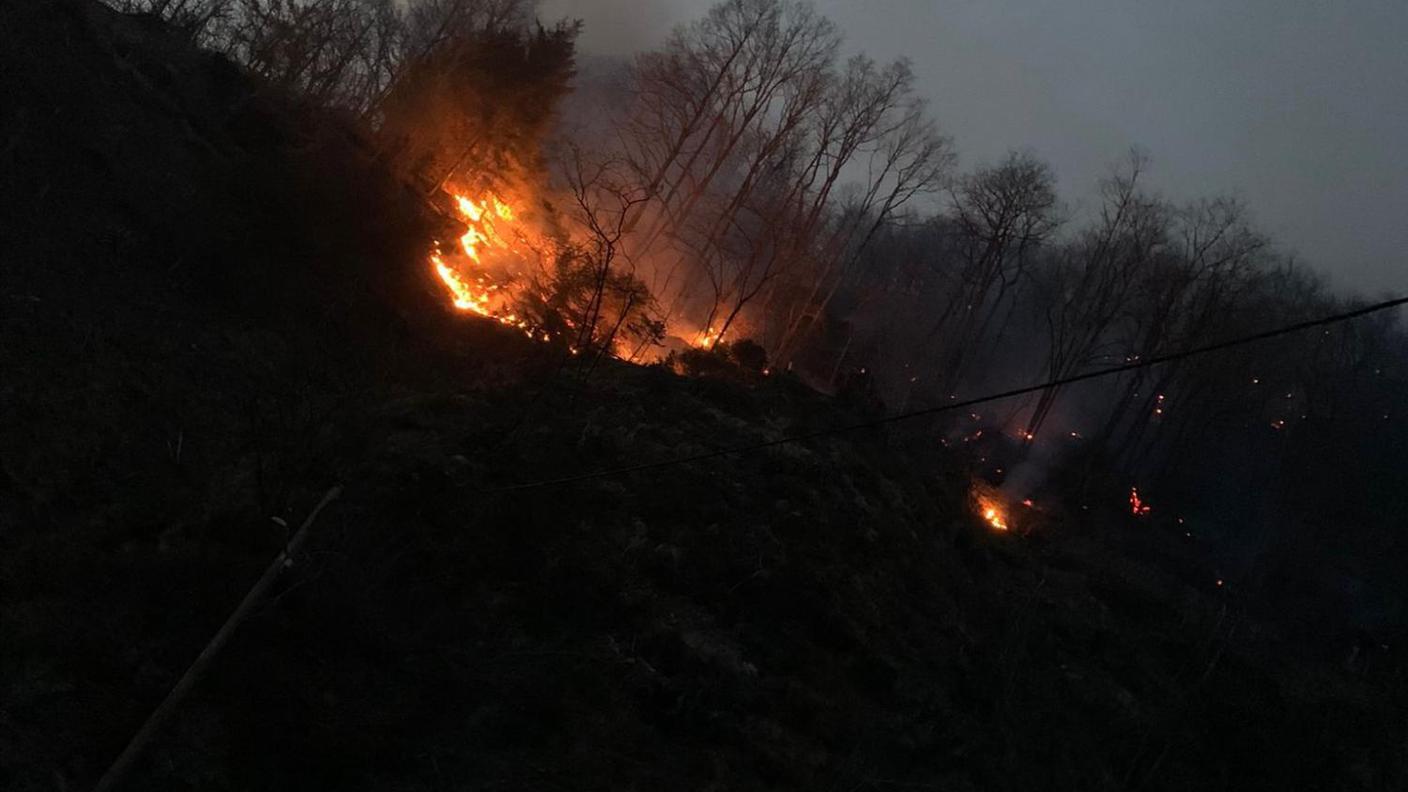 Domattina si farà nuovamente il punto sul terreno su come procedere nelle operazioni di spegnimento