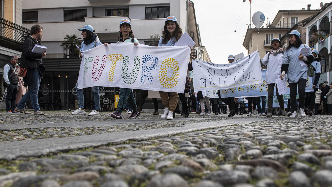 Un momento della manifestazione di oggi a Locarno