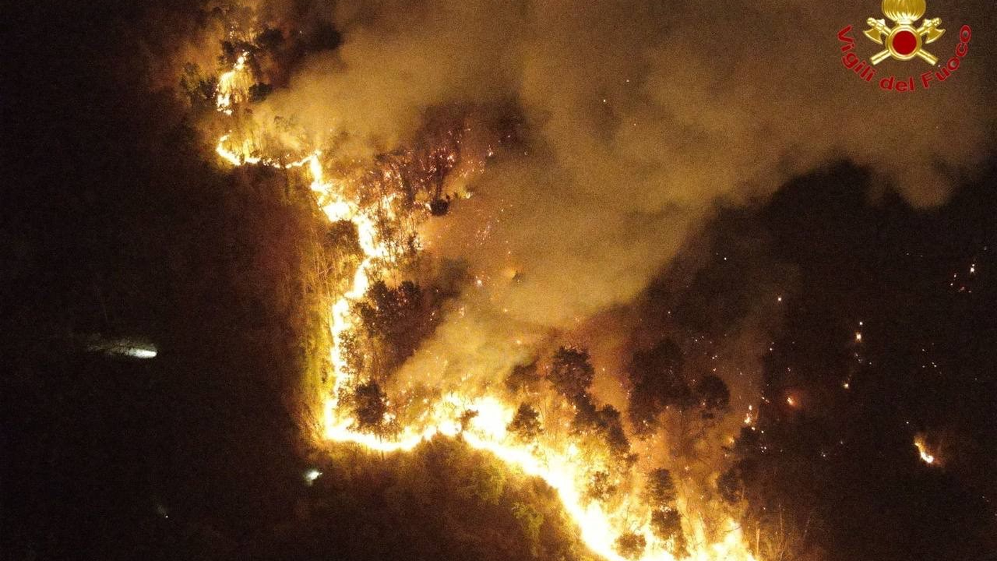 Le immagini dell'incendio/2