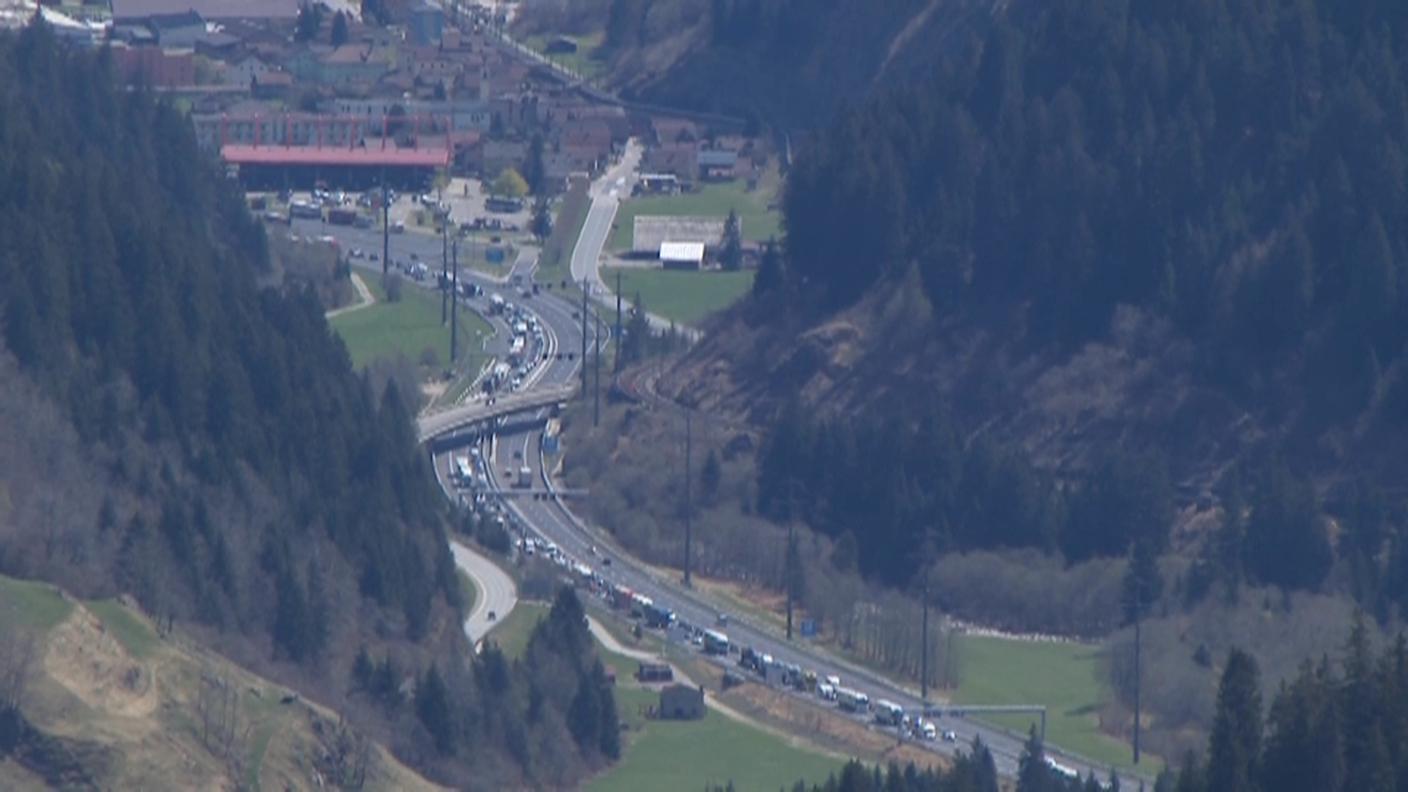 A Quinto in attesa di varcare il San Gottardo