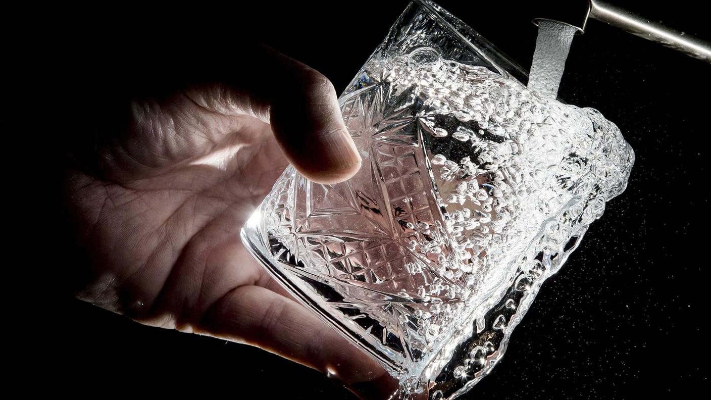 In questa situazione straordinaria, è necessario sensibilizzare la popolazione sull'eccessivo utilizzo d'acqua 