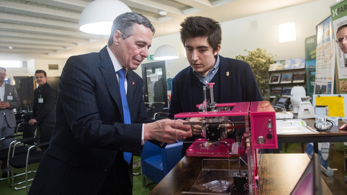 Per l'odierna "Giornata dell'innovazione" il consigliere federale ha fatto visita oggi al Tecnopolo di Manno