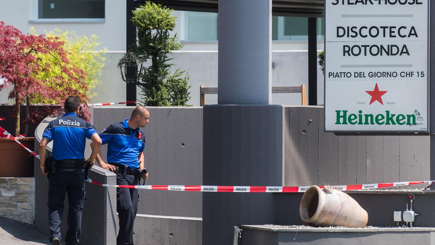 L'esterno del locale, dove ebbe luogo l'aggressione sfociata nella morte del 44enne