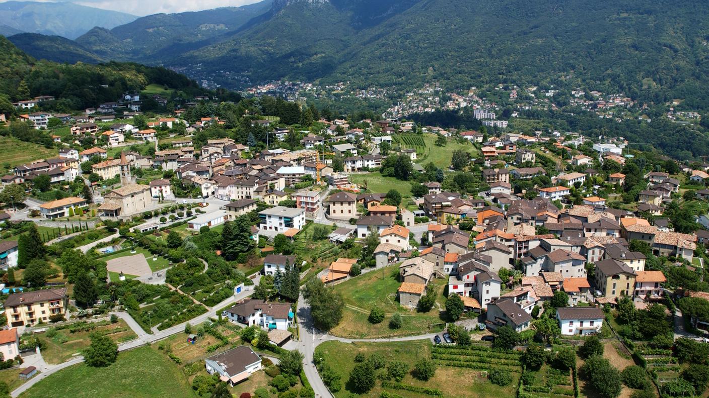 Comano si situa tra i primi cento per ciò che riguarda l'imposizione fiscale e la struttura sociale