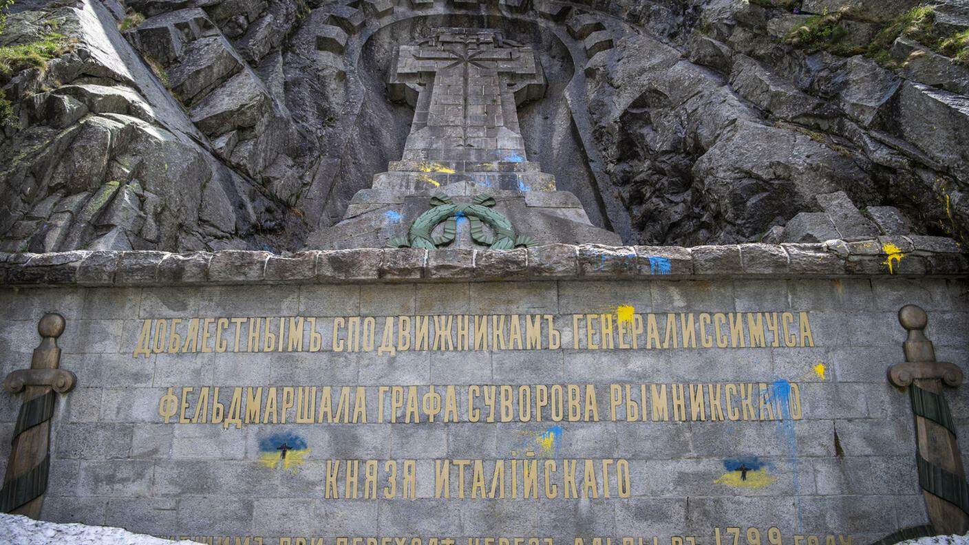 Il monumento che commemora i militari russi caduti nel 1799 combattendo contro le truppe di Napoleone nella Gola della Schöllenen