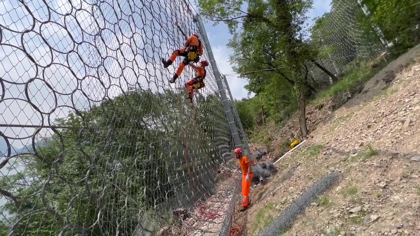 Reti paramassi Lavori San Salvatore protezione linea ferroviaria strada