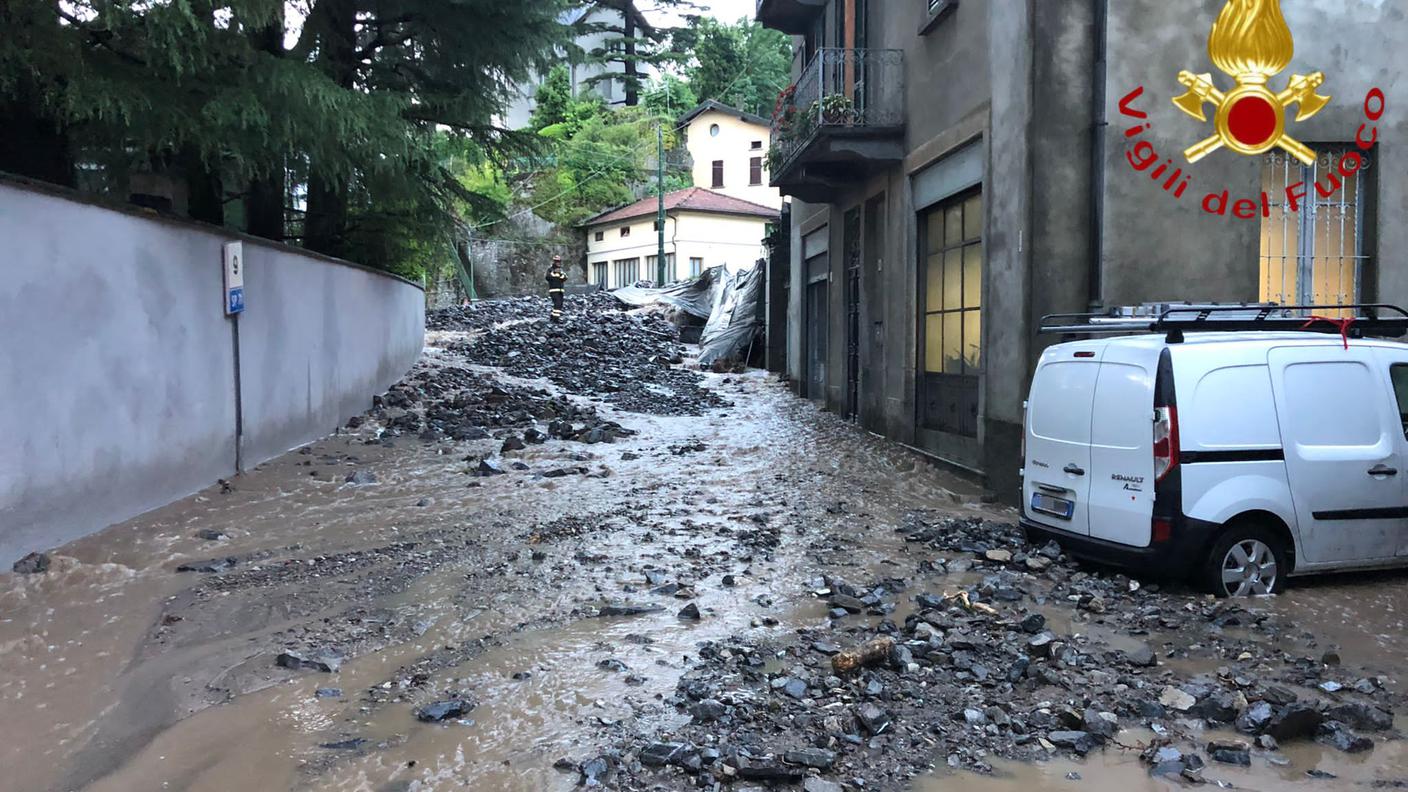 I vicoli di svariate località sono stati bloccati dai detriti portati dal maltempo