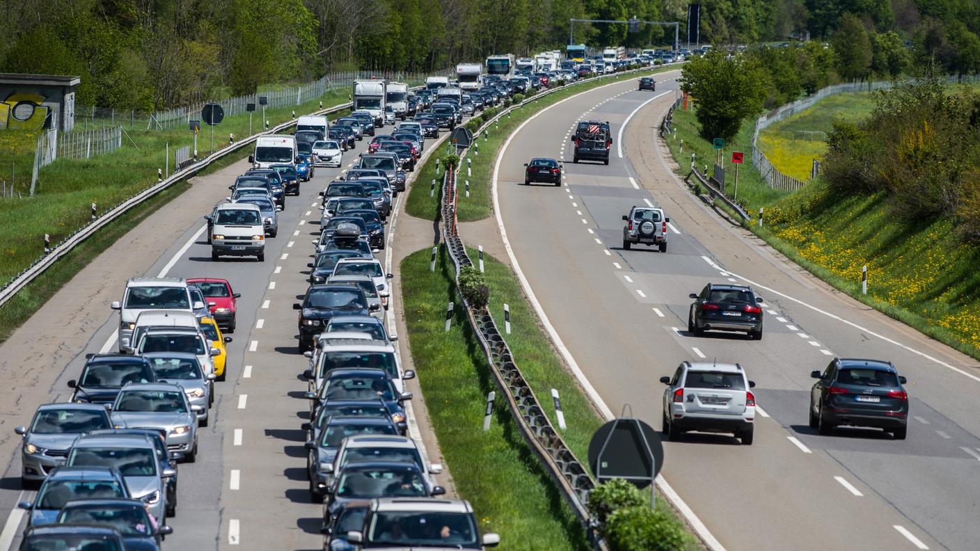 Fra Quinto e Airolo, in direzione nord, sono segnalate colonne di 6 chilometri con tempi d'attesa quantificabili in circa un'ora e mezza