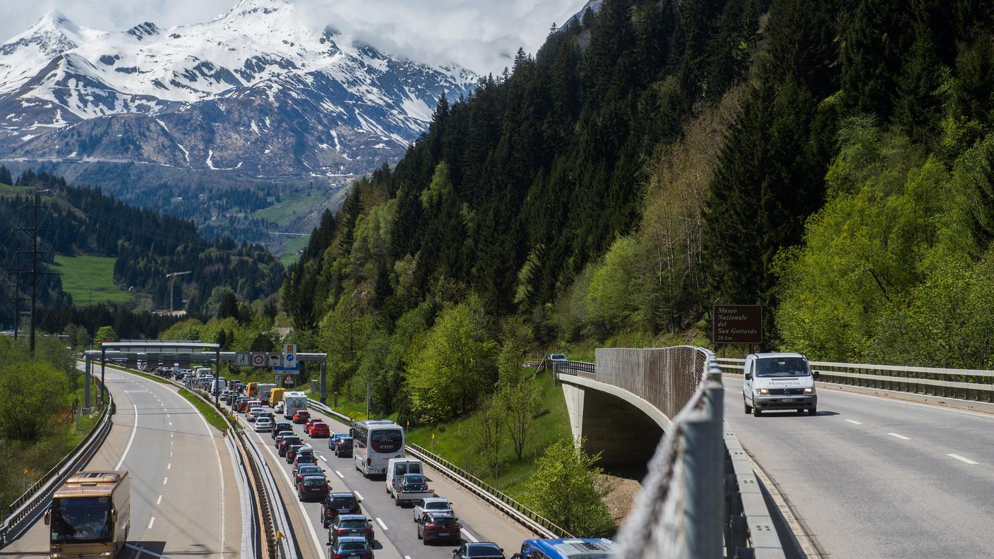 Anche oggi per transitare nel tunnel verso nord occorrerà munirsi di pazienza