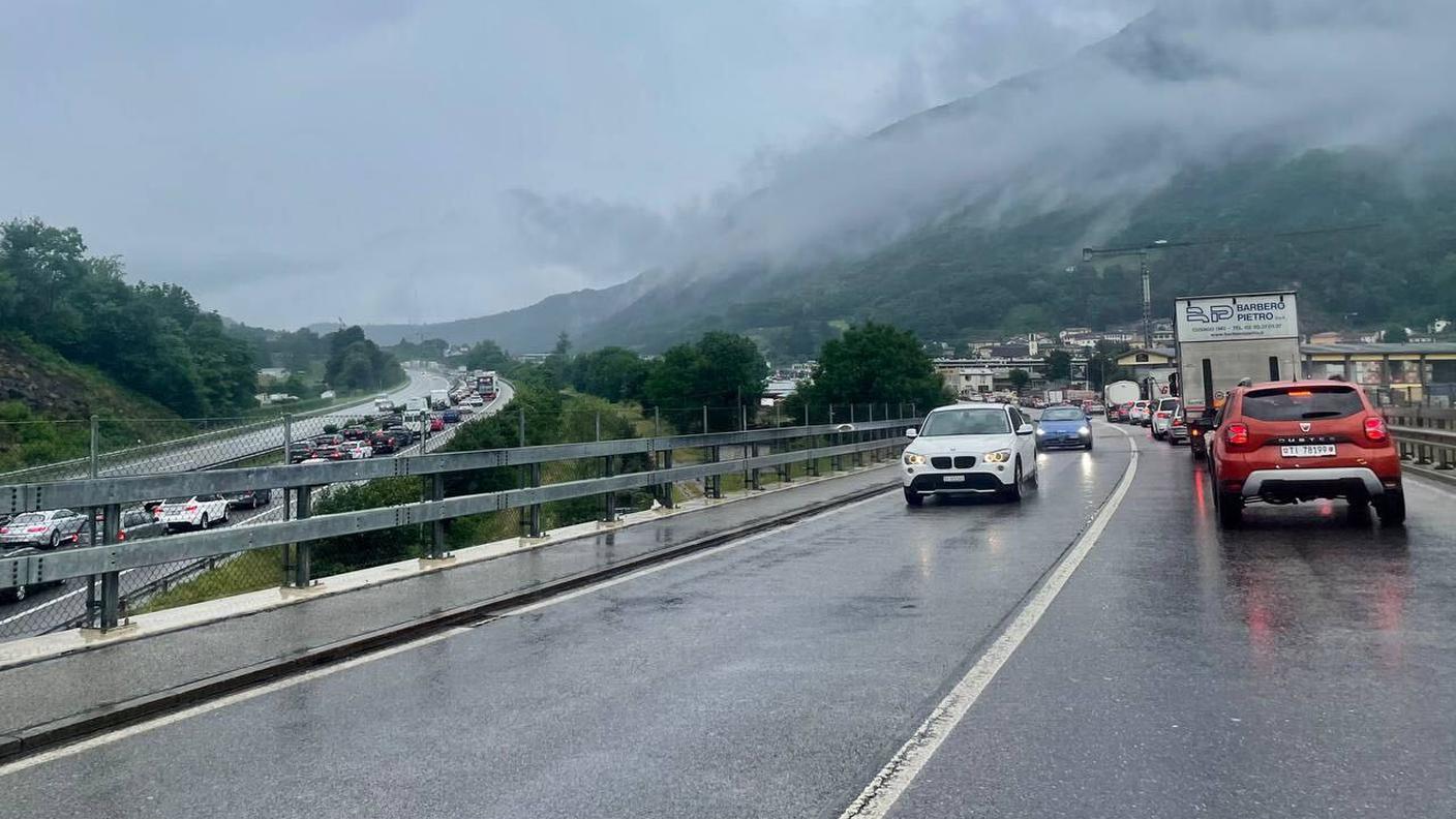 Circolazione bloccata sull'A2 e sulla cantonale