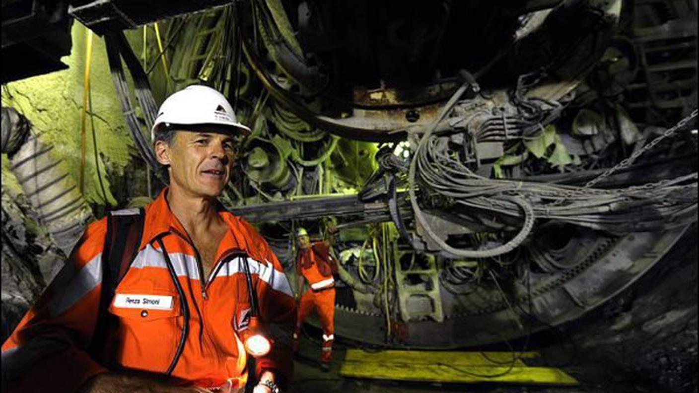 Il 14 marzo 2014 il Tribunale amministrativo federale aveva parzialmente accolto i due ricorsi contro le aggiudicazione della tecnica ferroviaria alla galleria di base del Monte Ceneri. In primo piano il CEO Renzo Simoni