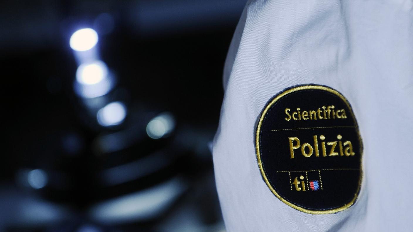 Dalle ceneri dell'appartamento colpito dall'incendio, la polizia scientifica raccolse le prove per ricostruire la dinamica dei fatti