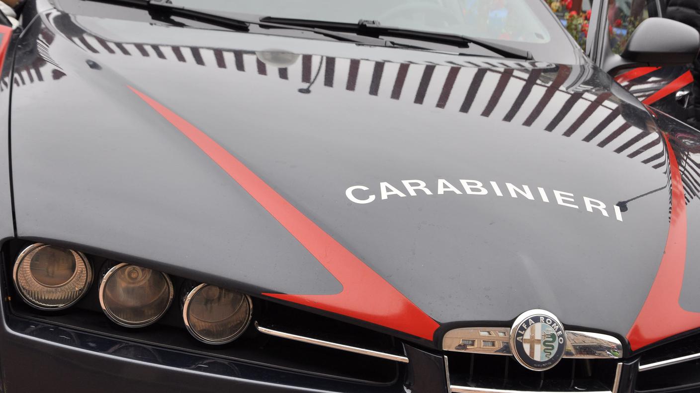 carabinieri auto ansa.jpg