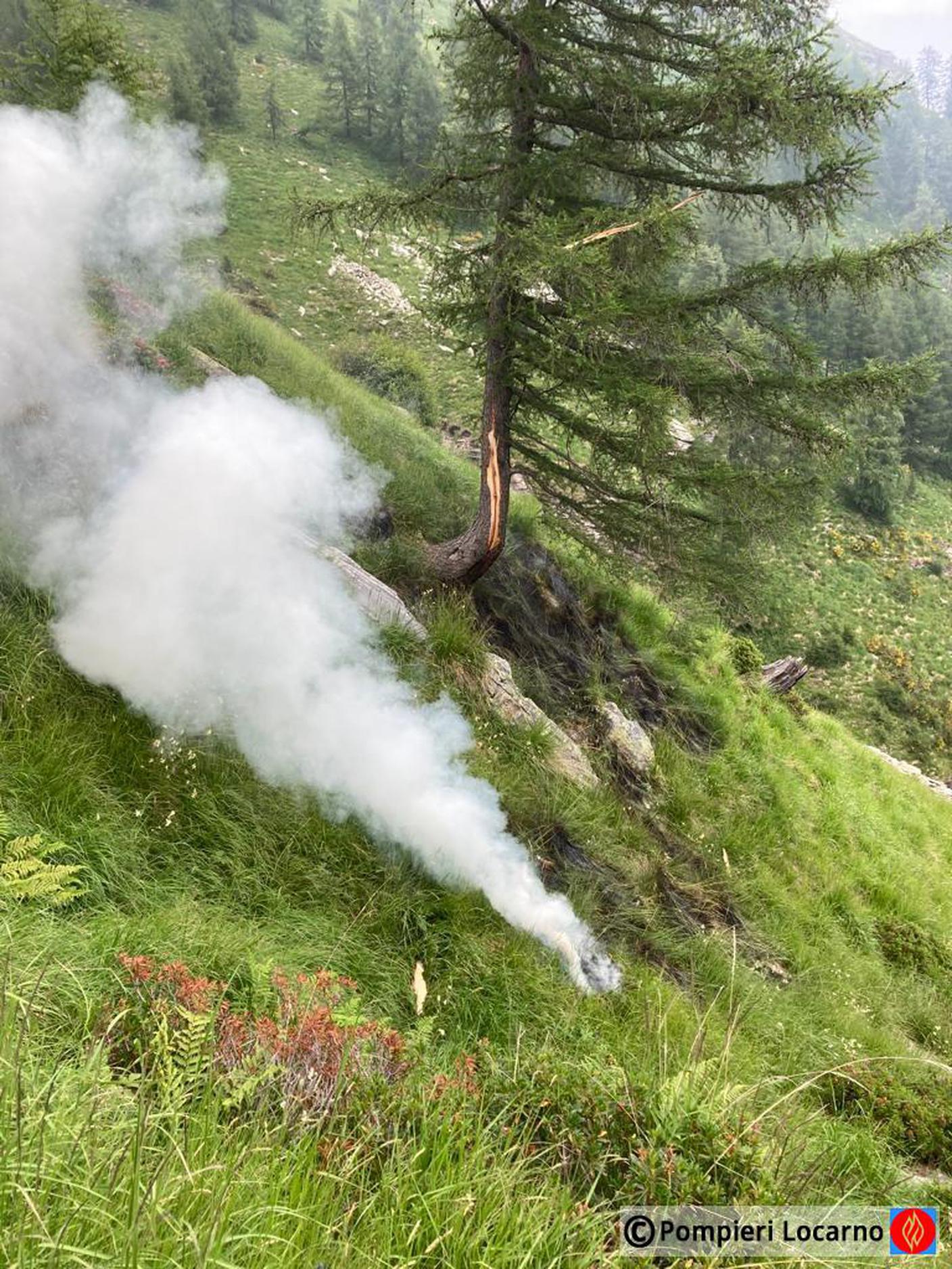 Un recente principio di incendio causato da un fulmine il 21 giugno sopra l'abitato di Loco, in zona monte Pino (Onsernone)