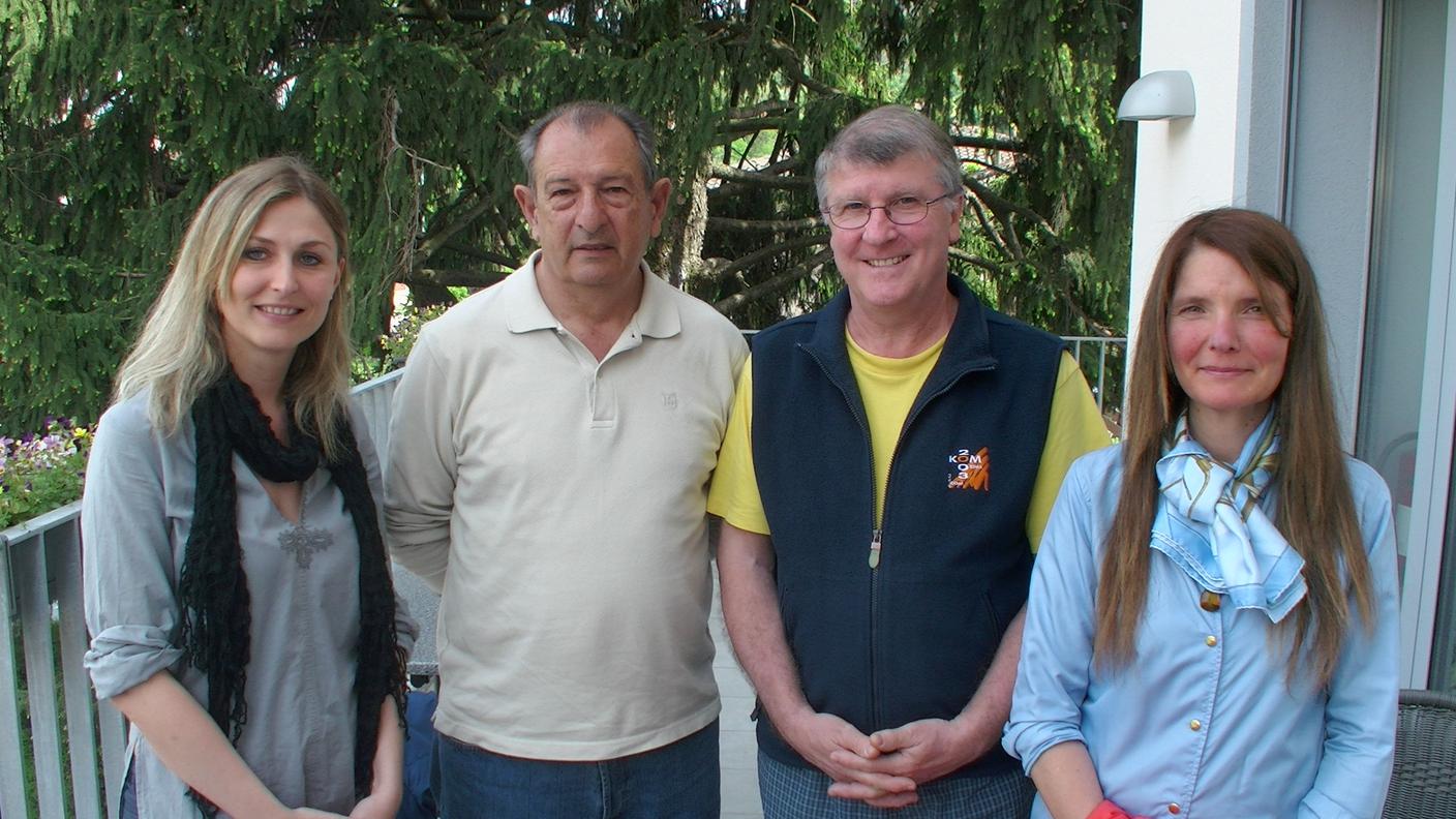 Il gruppo di cittadini che ha lanciato la petizione per maggiori controlli contro i furti e le rapine nella zona di Pedrinate. Da sinistra Patrizia Polit, Luciano Cannavò, Claudio Alfieri e Giusi Olivieri