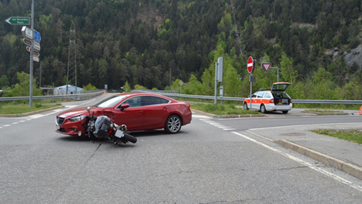 Nella collisione a Rothenbrunnen, il motociclista ha riportato ferite leggere