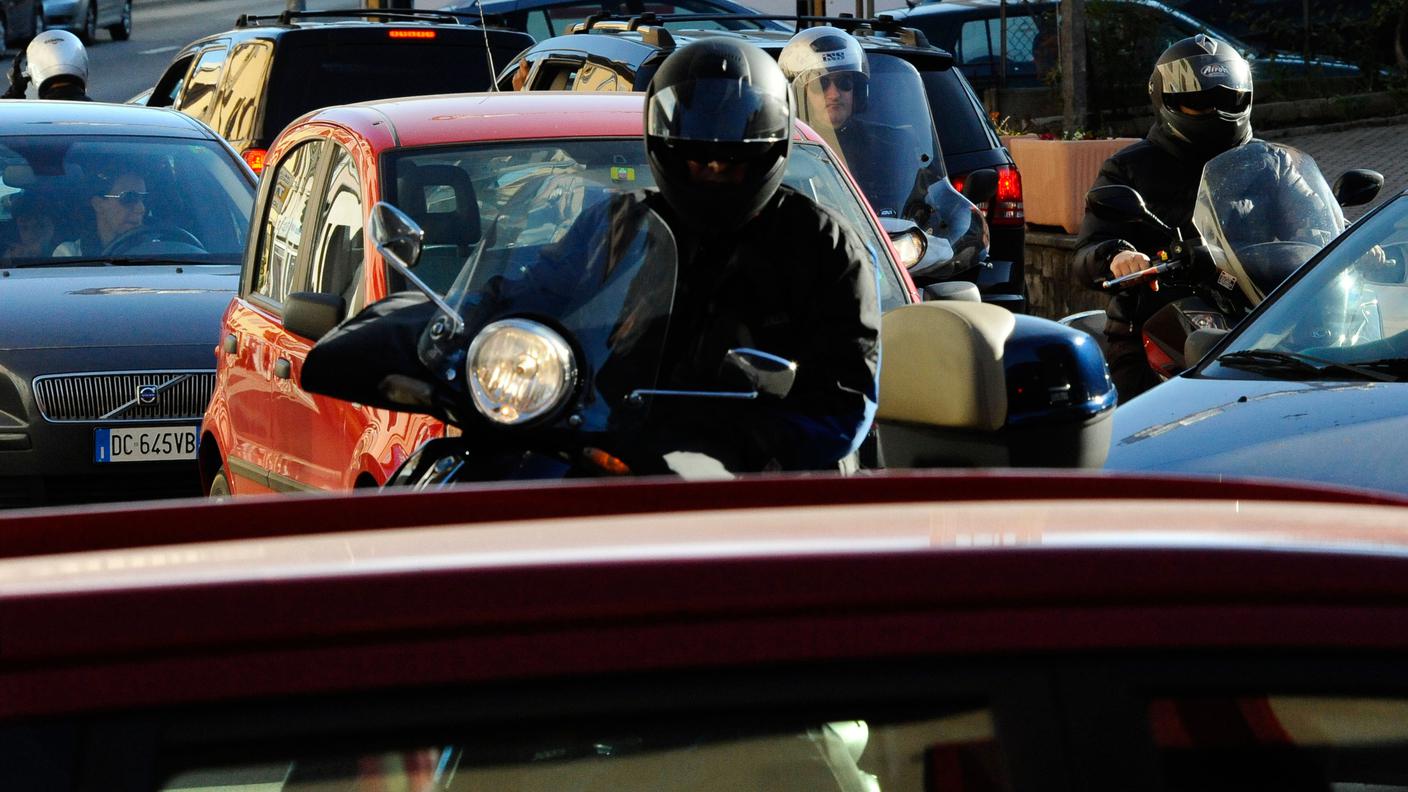 Traffico, Agno, 30.30.2012, Tp_.jpg