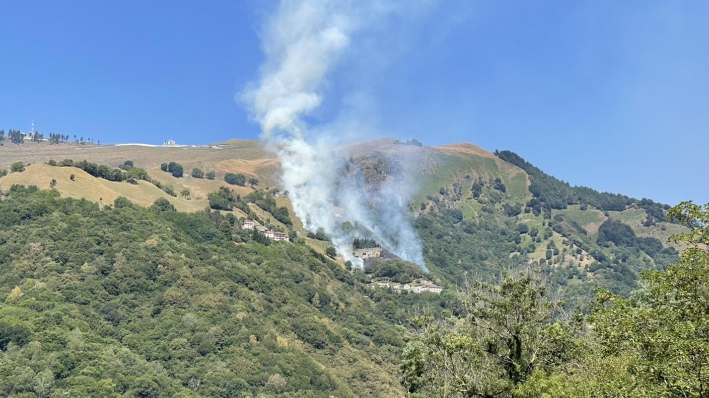 L'incendio è scoppiato giovedì mattina in Valle di Muggio, sopra Roncapiano
