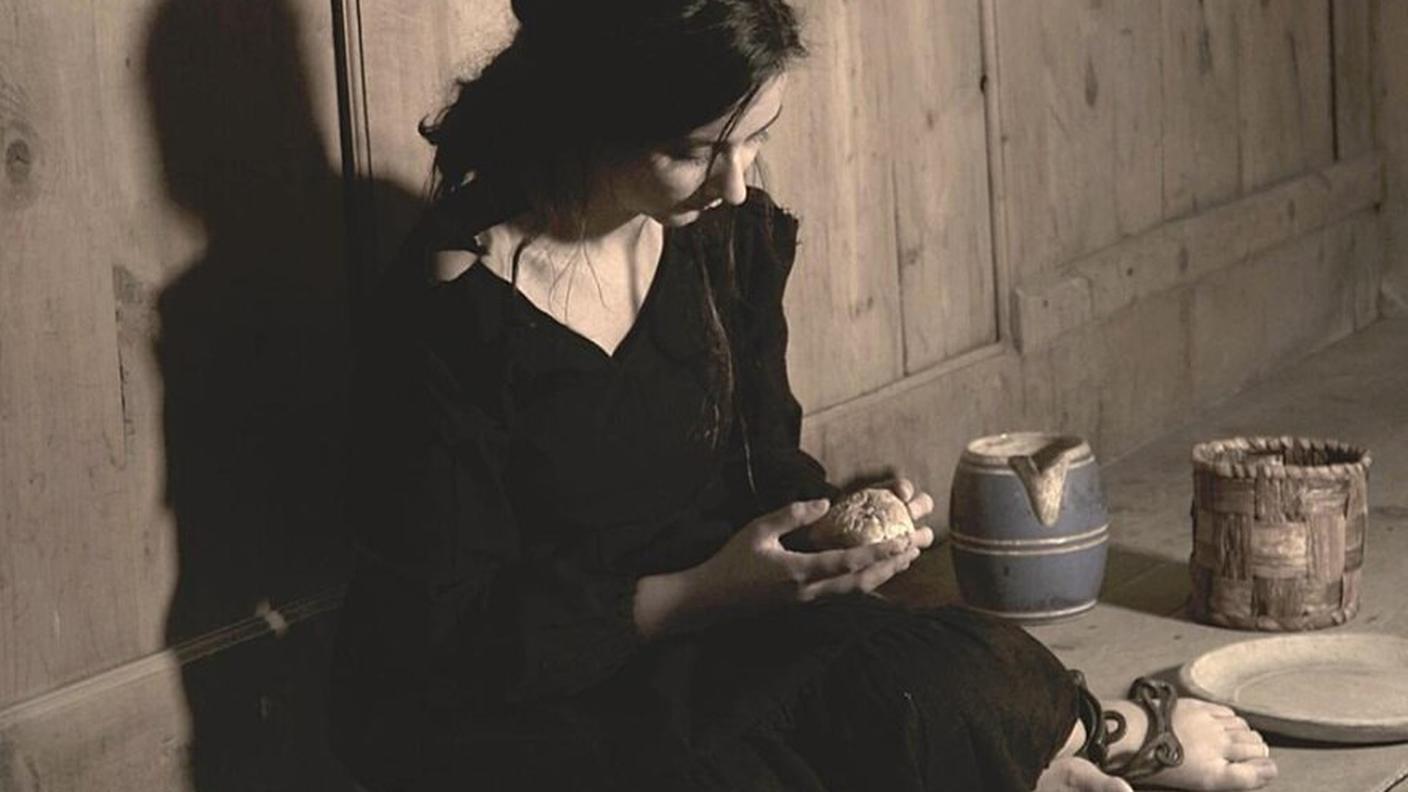 L'attrice dilettante Elena Raselli-Vassella di Poschiavo interpreta il ruolo principale della presunta strega Caterina Ross nel docufilm "Mi la verità l’i dita"