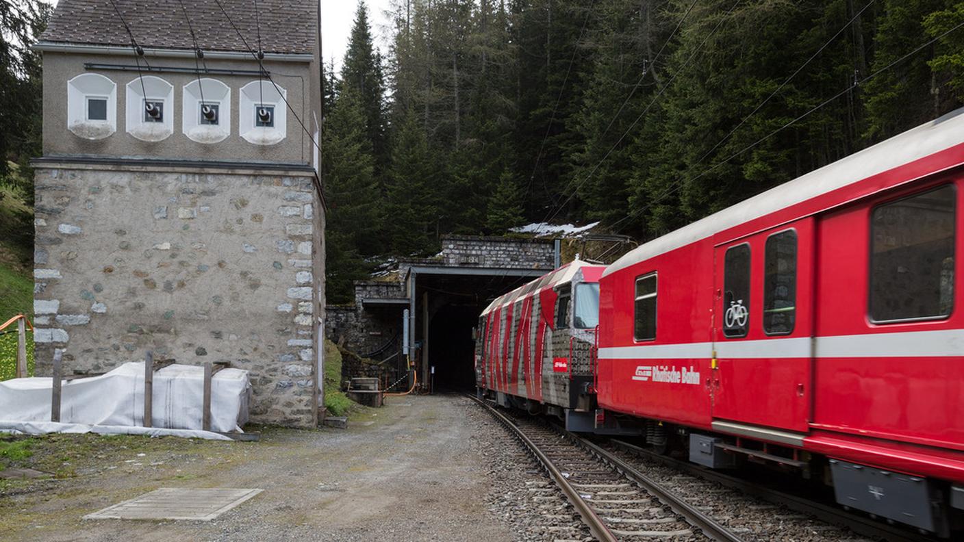 L'imbocco del centenario tunnel dell'Albula a Preda