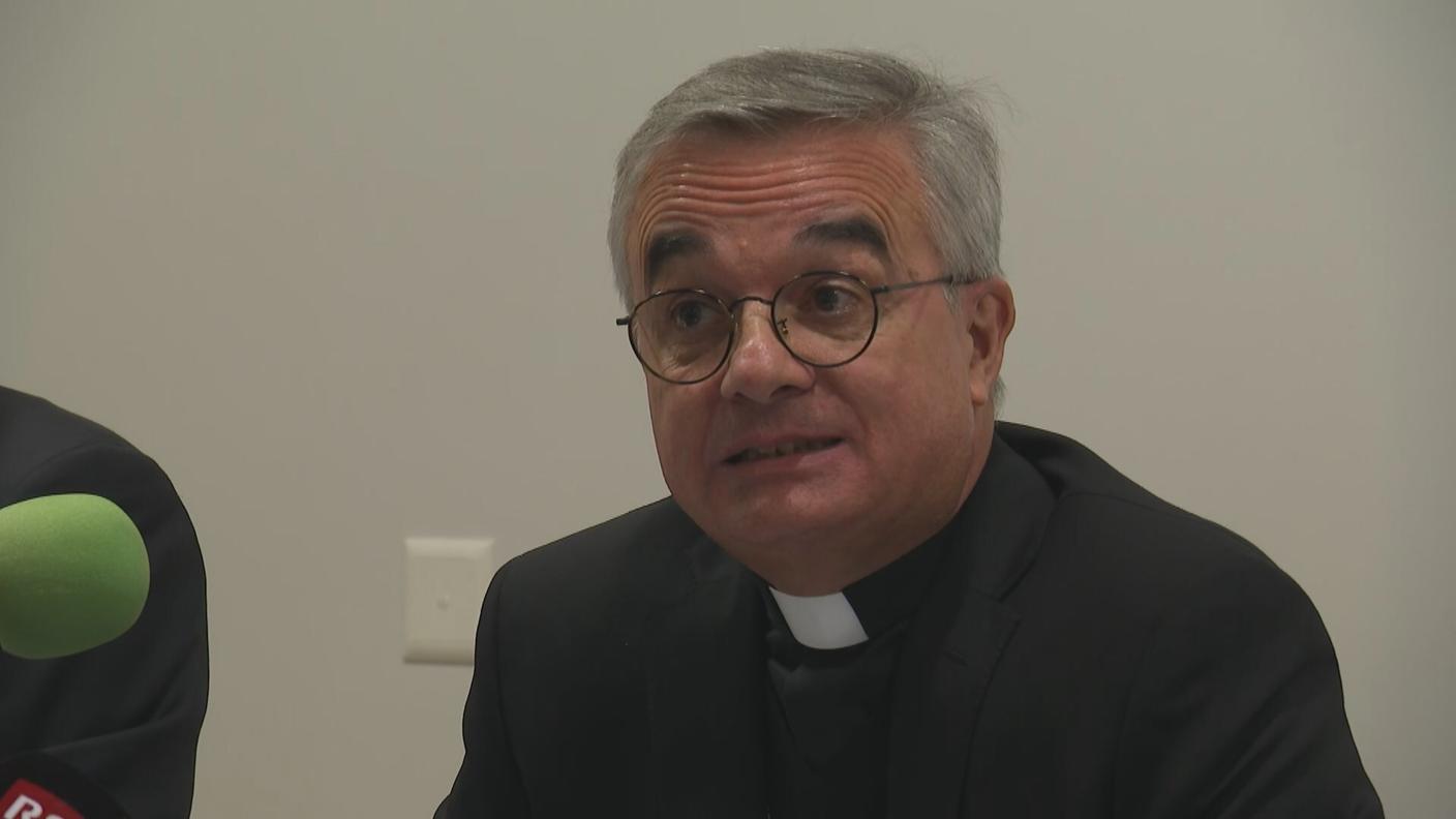 Mons. Lazzeri nel corso della conferenza stampa