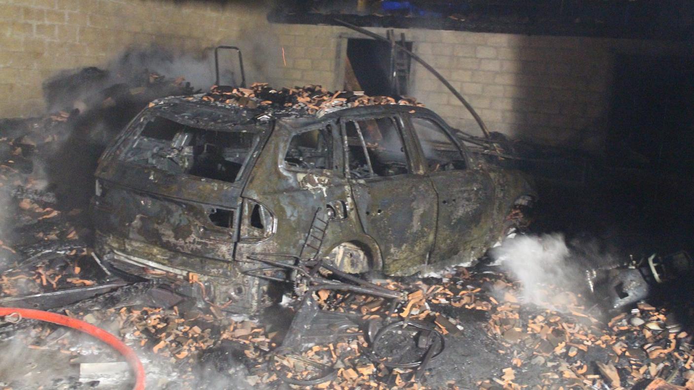 Garage in fiamme