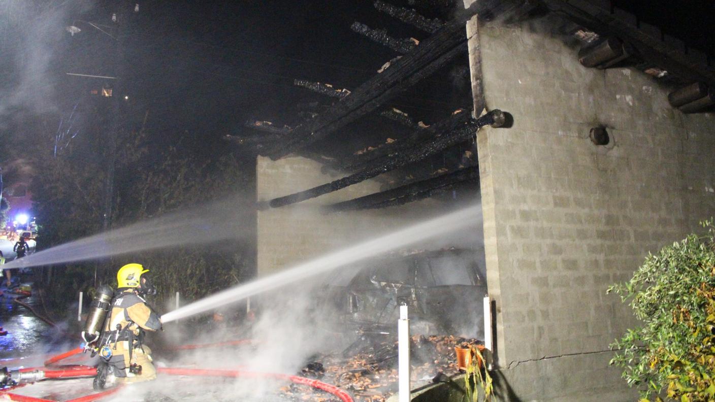 Garage in fiamme