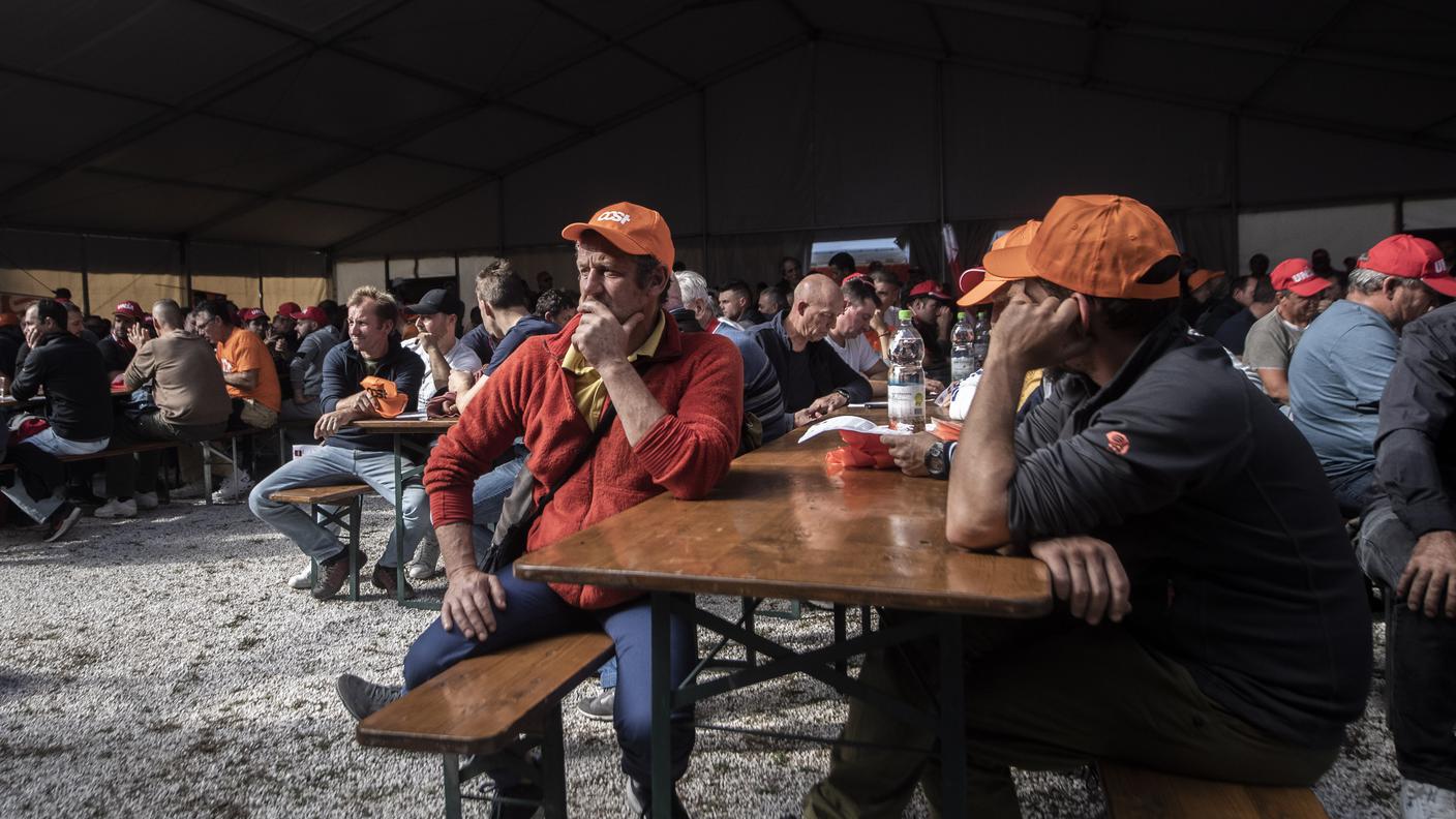 Lunedì mattina i lavoratori del settore edile si sono riuniti in assemblea