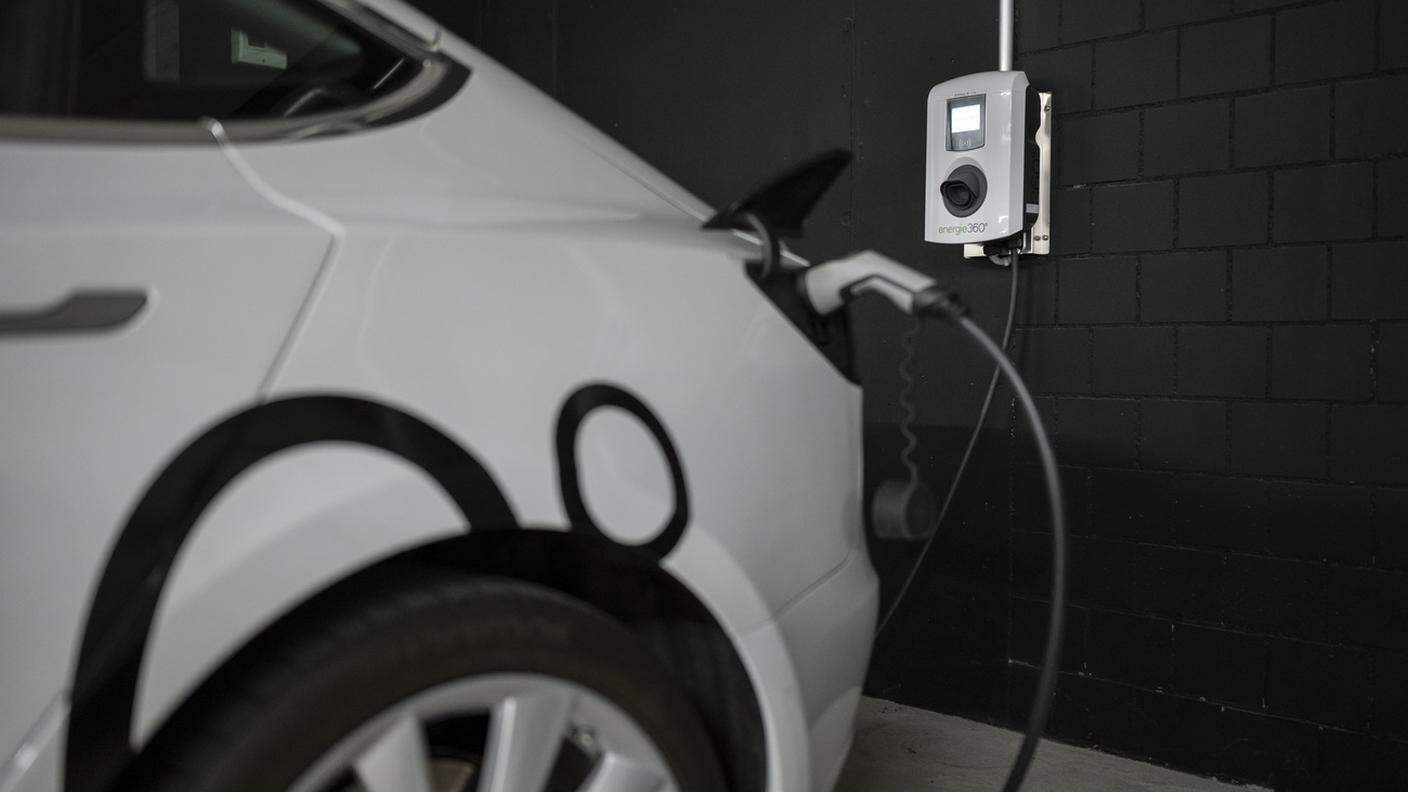 Electric car recharge ricarica auto elettrica domestica wallbox