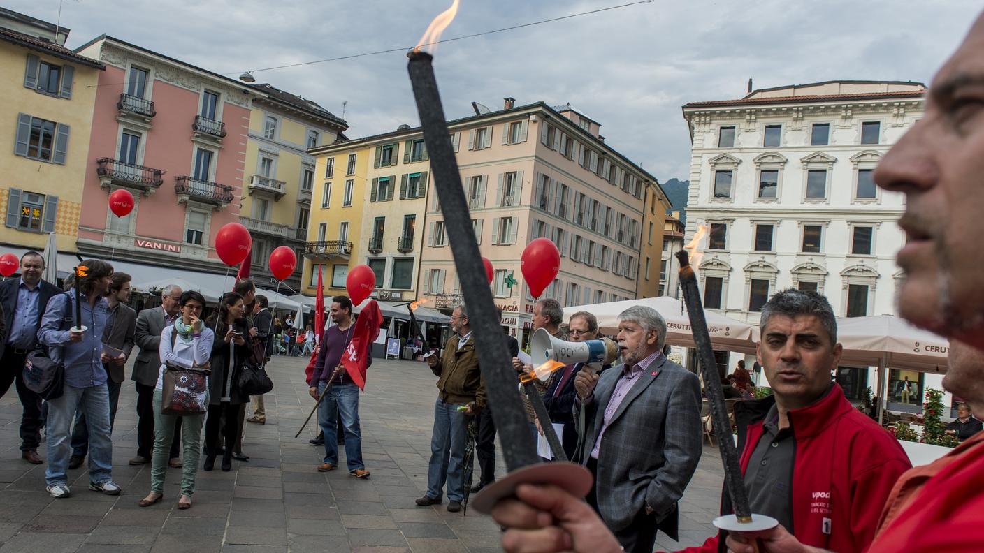 La fiaccolata in Piazza Riforma