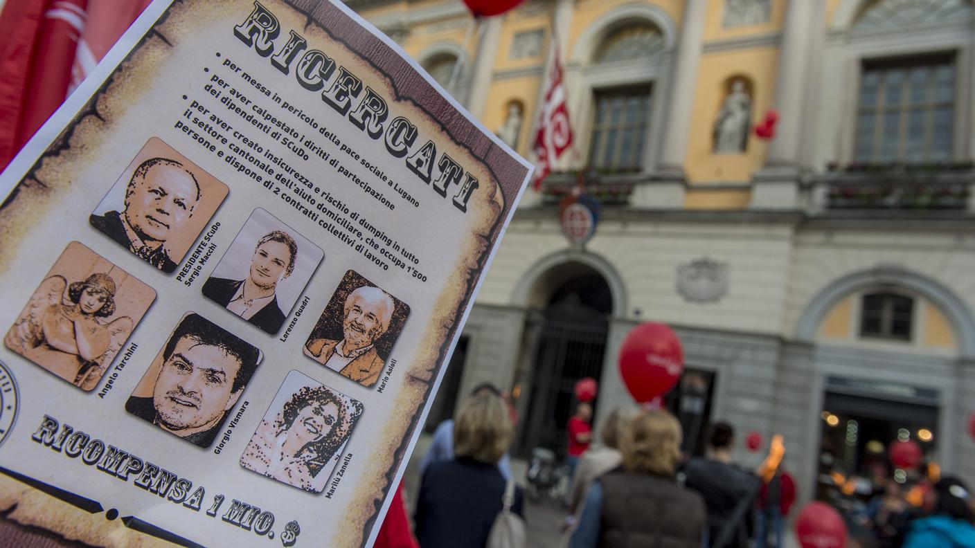 La fiaccolata in Piazza Riforma